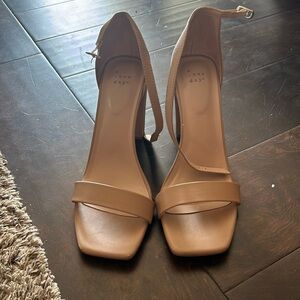 size 11 women’s tan heels